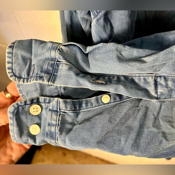 GAP Women’s Classic Blue Button-Down Shirt Size XL - Picture 5 of 6
